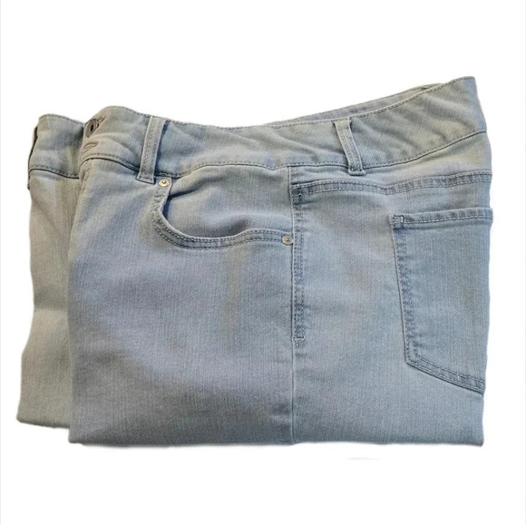 Style & Co., Size 10, Light Wash High Cuffed Capris - Picture 7 of 14